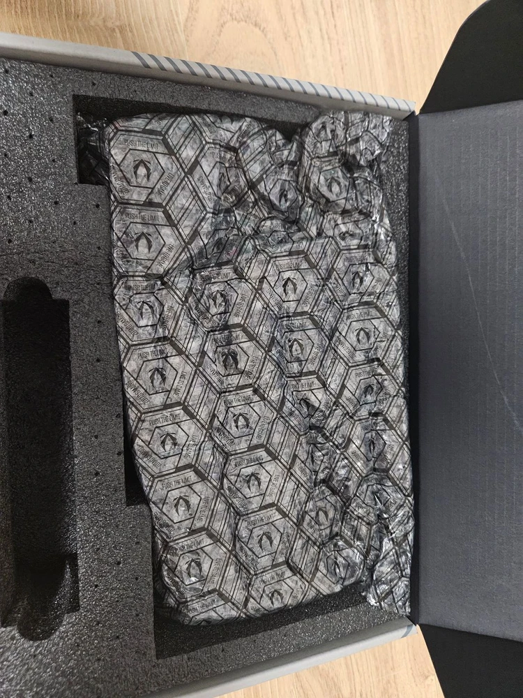 산지 한달도 안된 ZOTAC 5060TI 그래픽카드 판매합니다. 이미지