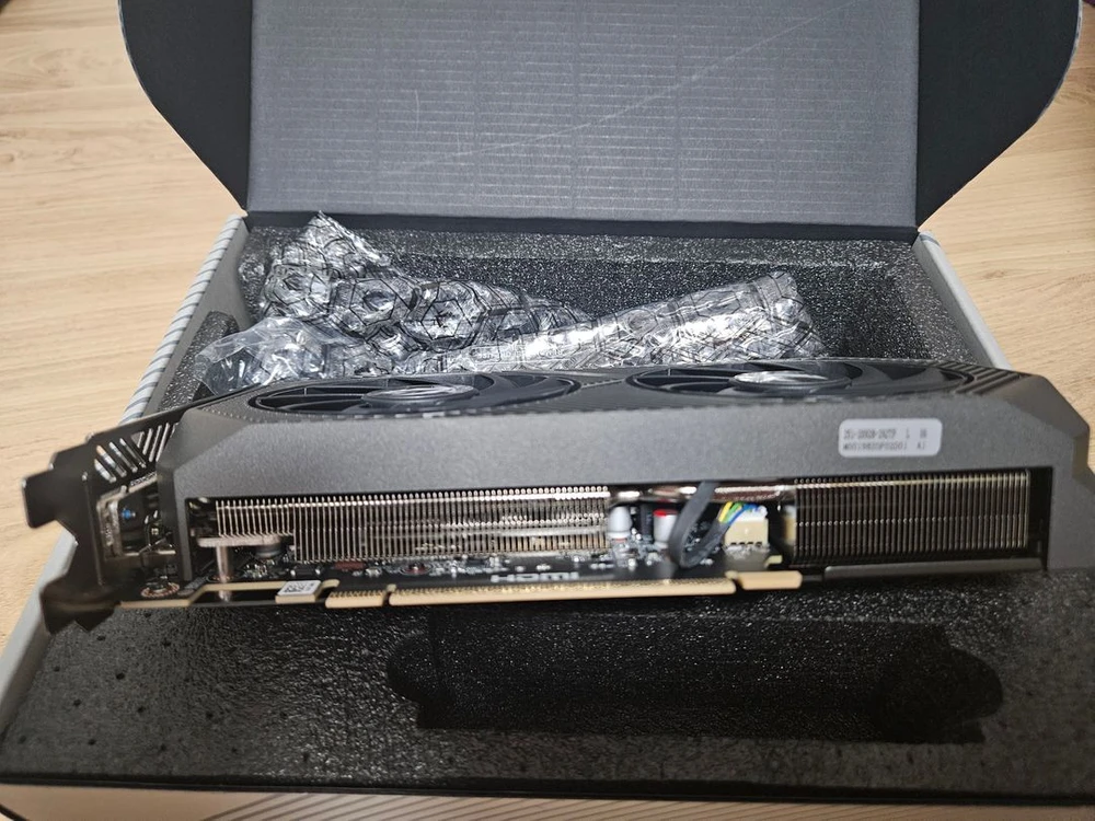 산지 한달도 안된 ZOTAC 5060TI 그래픽카드 판매합니다. 이미지