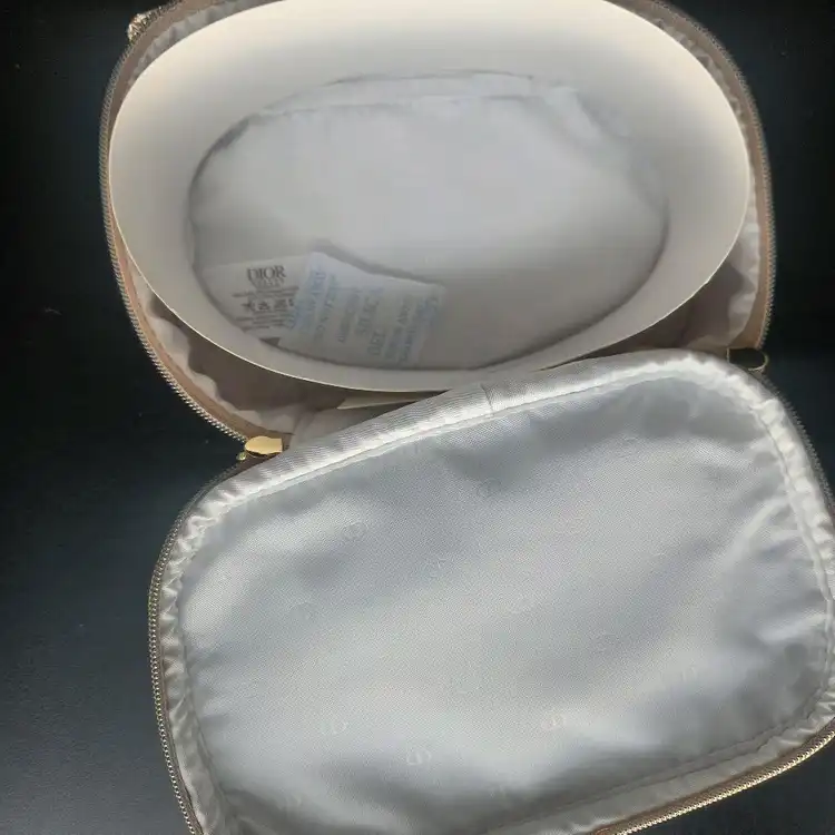 정품 디올 홀리데이 파우치 이미지