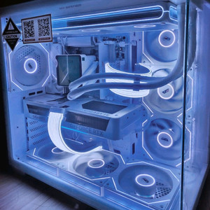 라이젠7 7800X3D RTX5070 신품본체 화이트 팝니다 이미지