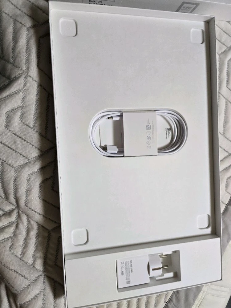 갤럭시북5프로 NT960XHA KD72G 이미지