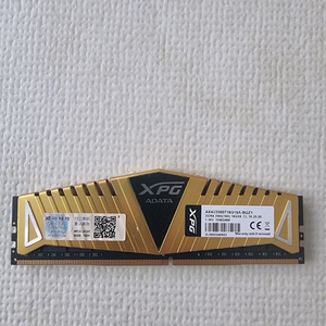 DDR4 3000 16GB 골드램 이미지