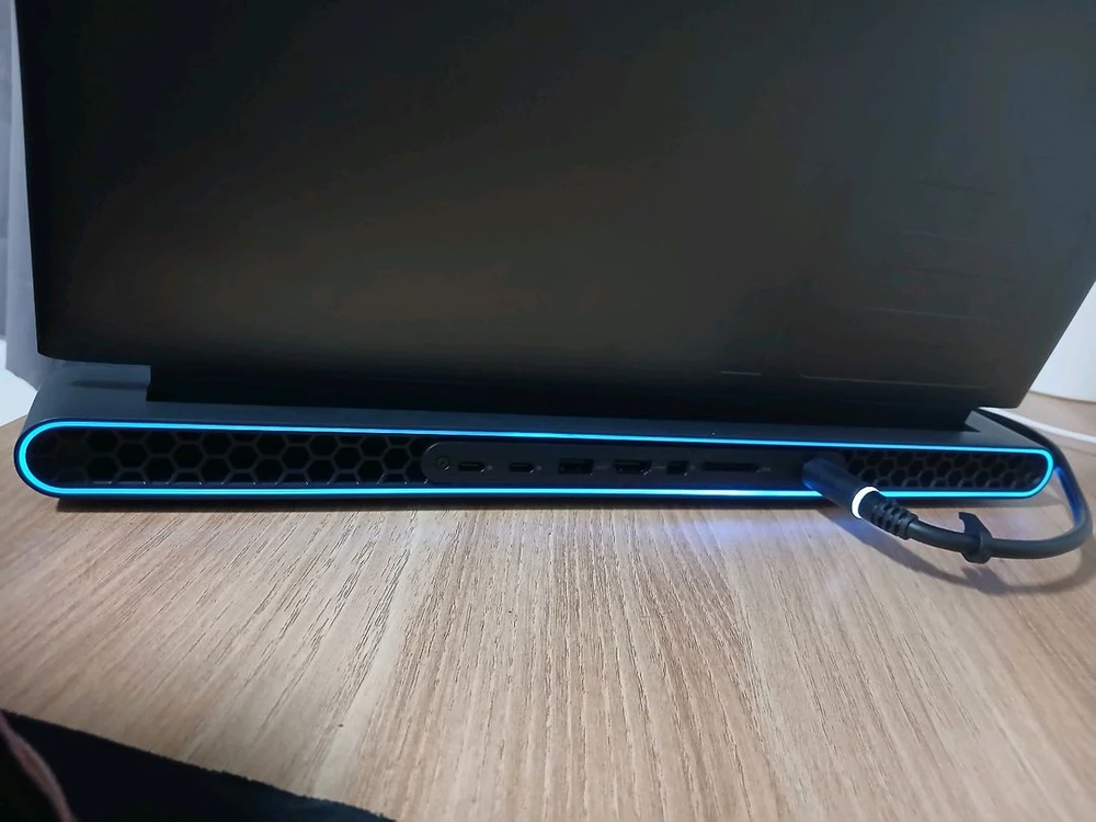 구매후 두달 에일리언웨어 m18 r1 rx7900m (4080 노트북 급) 이미지