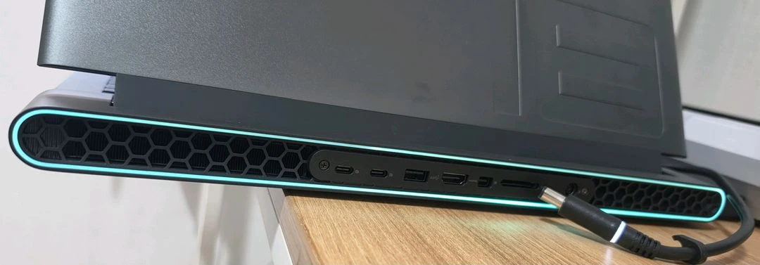 구매후 두달 에일리언웨어 m18 r1 rx7900m (4080 노트북 급) 이미지