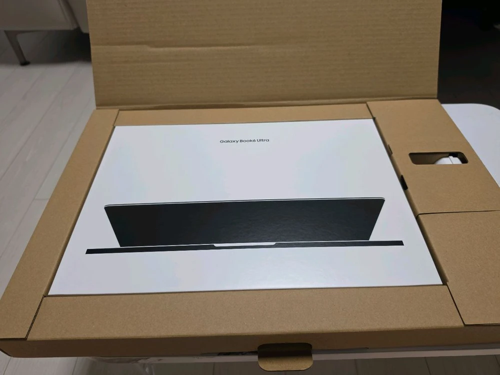 갤럭시북6 울트라 RTX 5060 NT960UJH-XC72Y 이미지