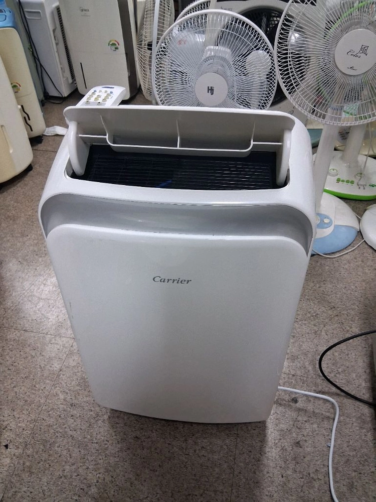 캐리어 이동식 창문형 에어컨입니다 창문틀 기본키트 리모컨포함 이미지
