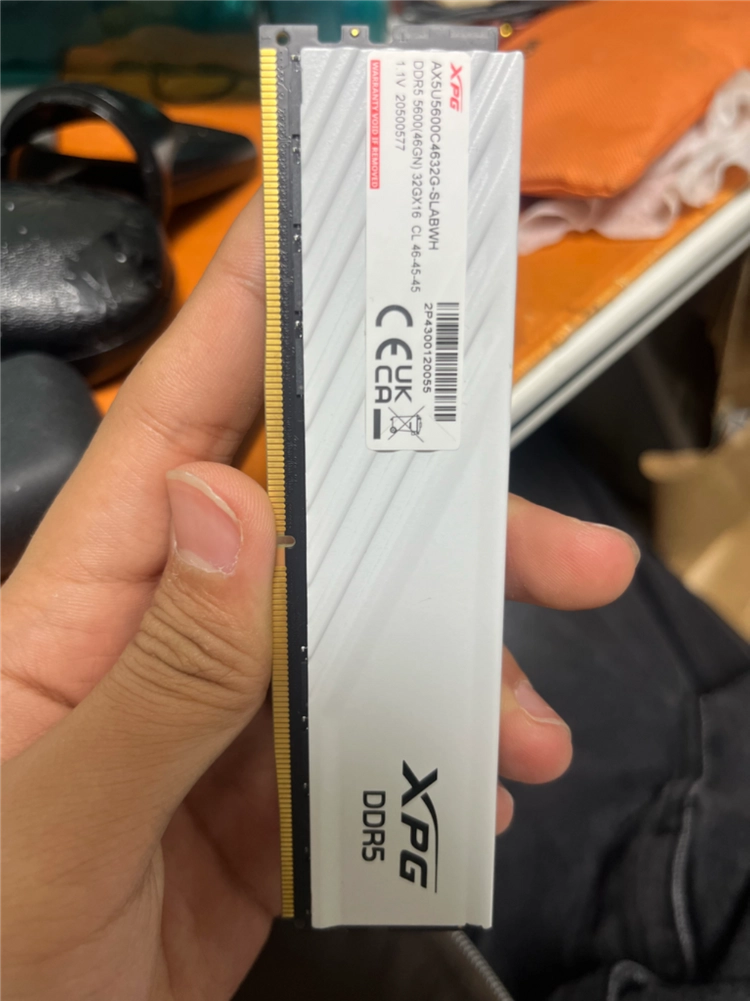 XPG DDR5 32GB 5600 CL46 화이트 이미지