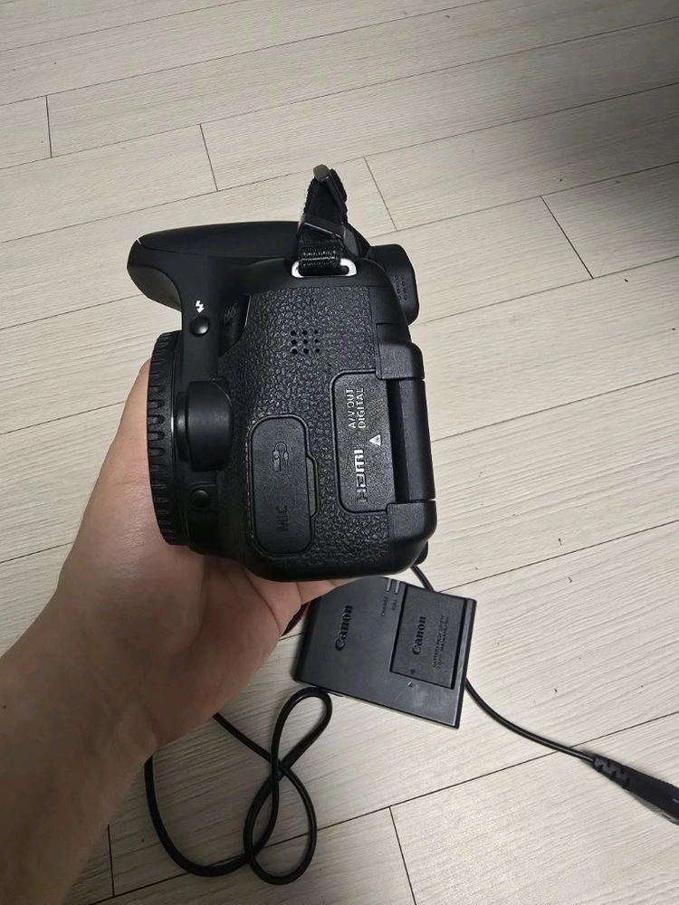캐논 EOS 750D DSLR 카메라 이미지