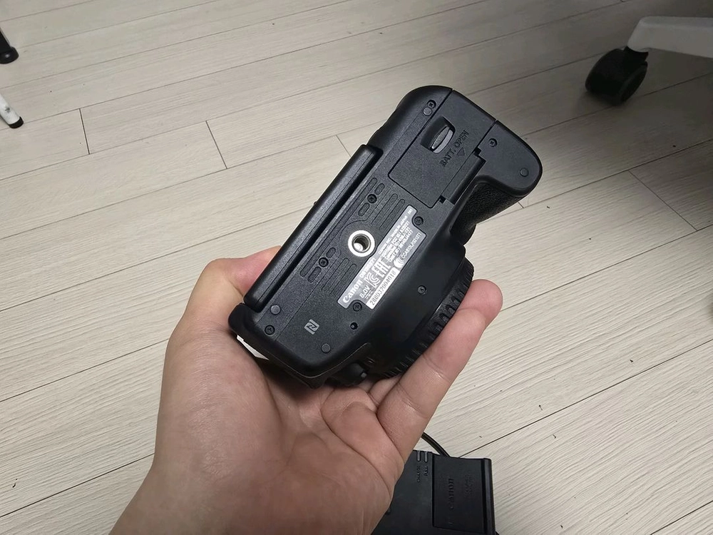 캐논 EOS 750D DSLR 카메라 이미지