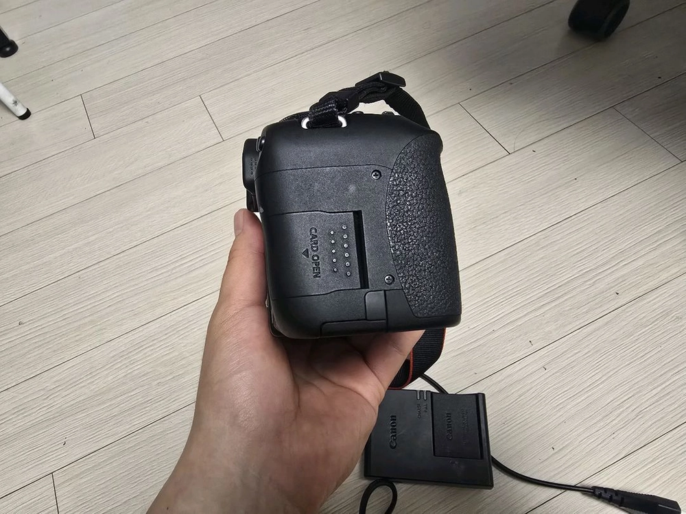 캐논 EOS 750D DSLR 카메라 이미지