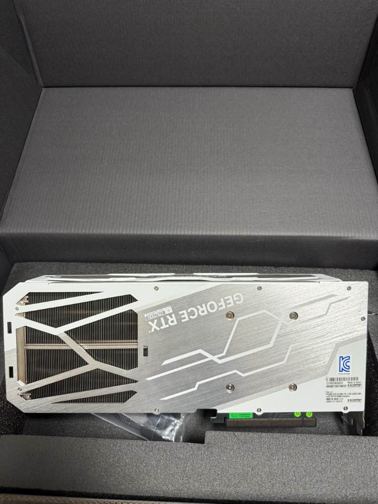 갤럭시 rtx 4080 super 화이트 풀박 이미지