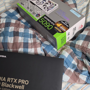 RTX5090 아스트랄 화이트 이미지