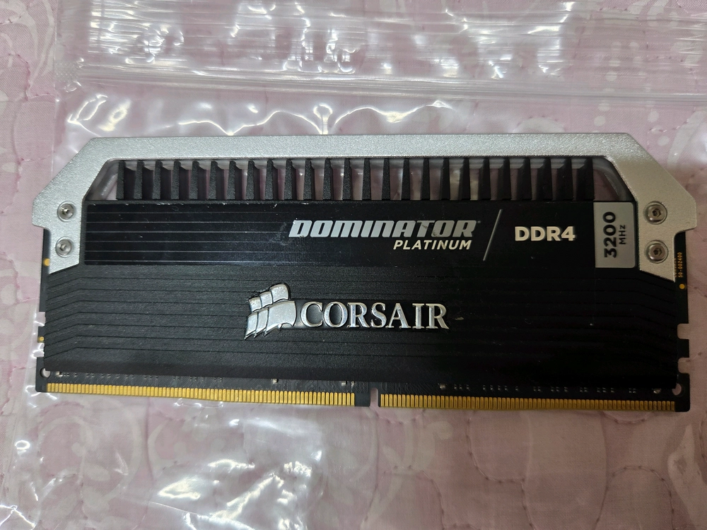 ddr4 램 커세어 도미네이터 16GB 3200MHz cl16 이미지