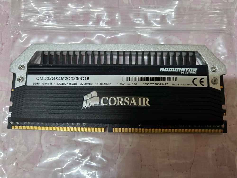 ddr4 램 커세어 도미네이터 16GB 3200MHz cl16 이미지
