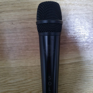 손트로닉스 SONTRONICS SOLO 다이나믹마이크 팝니다 SM58과 동급 이미지