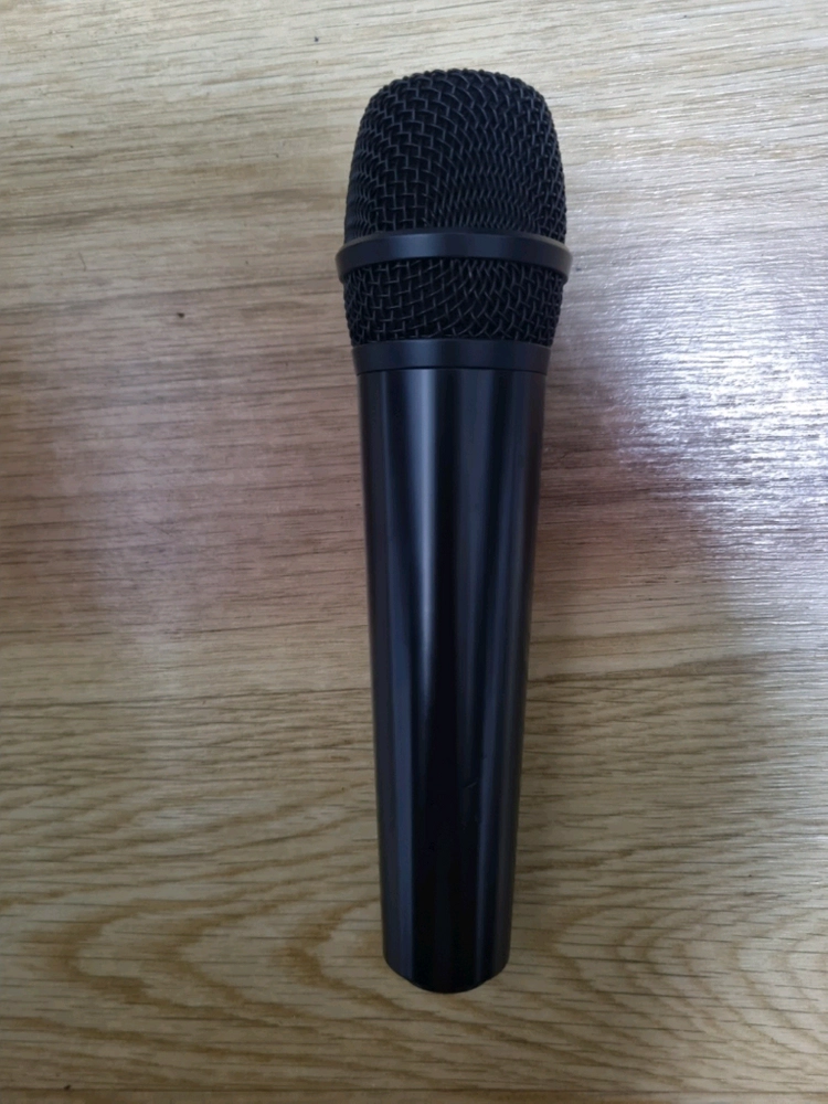 손트로닉스 SONTRONICS SOLO 다이나믹마이크 팝니다 SM58과 동급 이미지