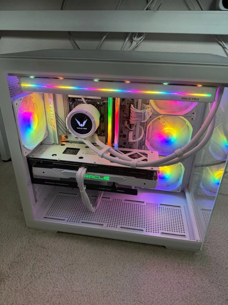 고성능 게이밍 PC 화이트 rtx4070ti 이미지