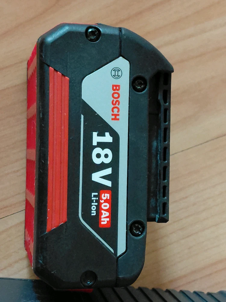 보쉬 고속 충전기 18V AL1860CV 와 보쉬 GBA 18V 5.0Ah 리튬이온 배터리 이미지