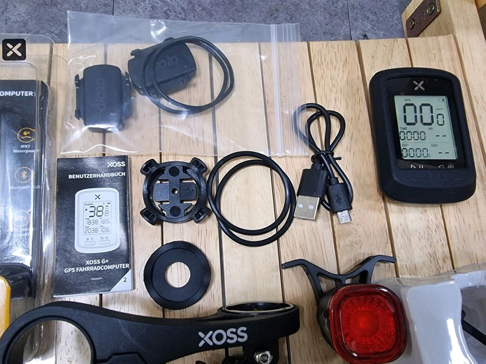 XOSS 자전거 GPS 속도계 / 전조등 / 후미등 / 센서 패키지 이미지