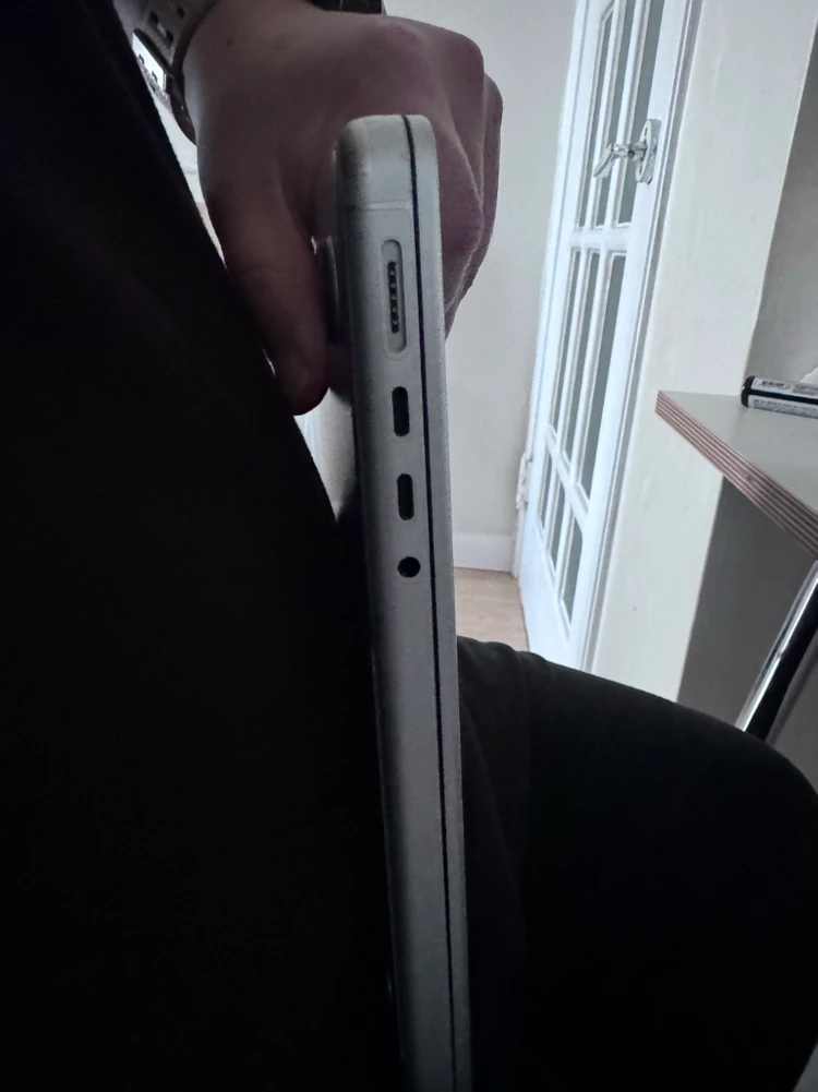 맥북 프로 m4 실버 14인치 48gb 512gb 이미지