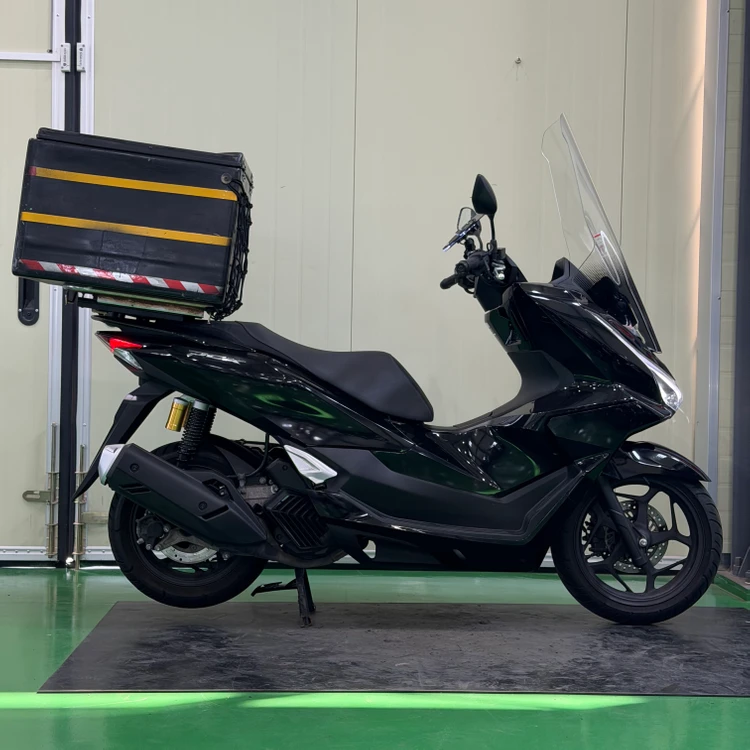 혼다 pcx125 25년식 짧은키로수 배달셋팅 저렴하게 판매합니다 이미지