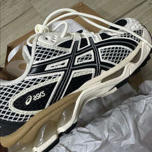아식스 젤님버스 10.1(BLACK/CREAM) 250mm 이미지