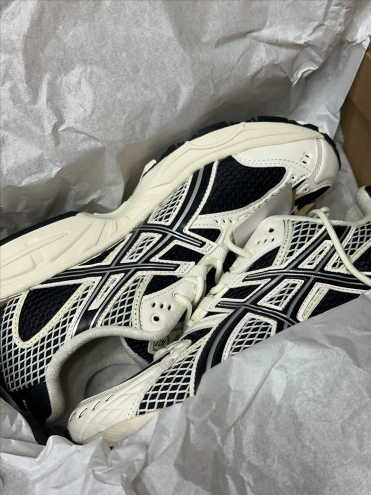 아식스 젤님버스 10.1(BLACK/CREAM) 250mm 이미지