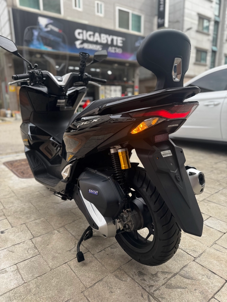 혼다 Pcx125 26년식 ABS 1천km 신차급 판매합니다. 이미지