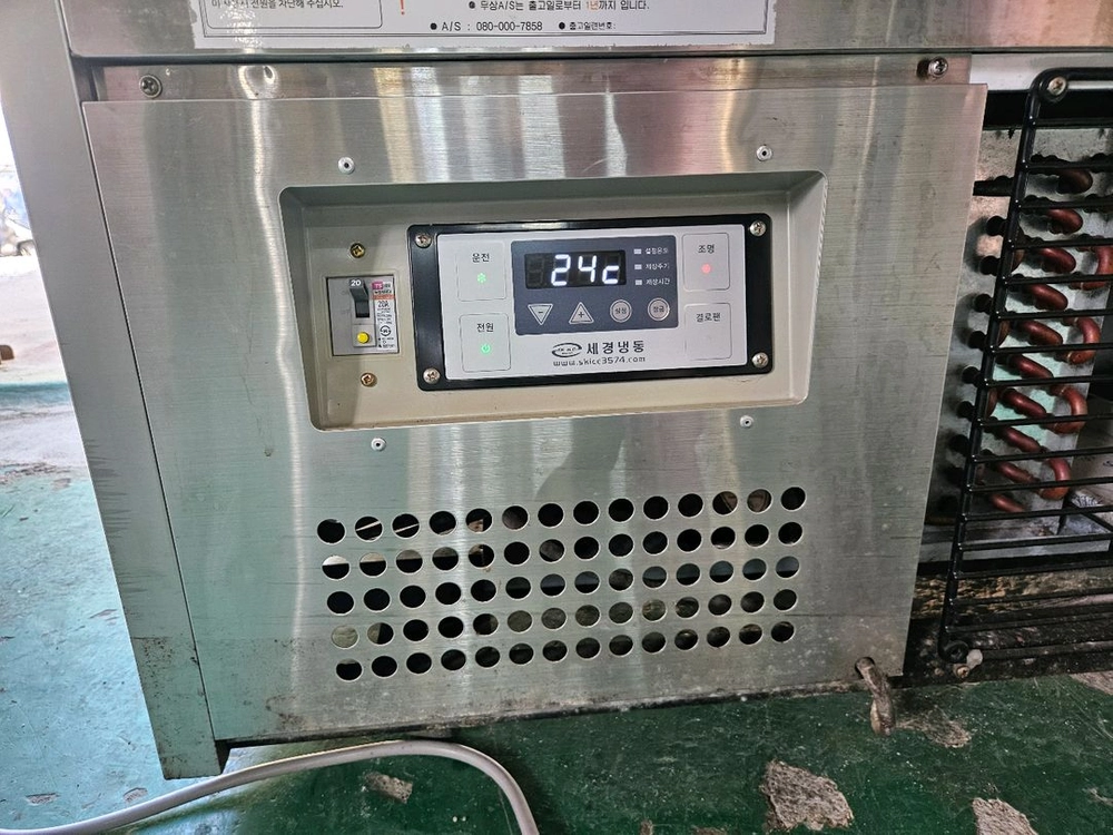 세경 마카롱 냉장 쇼케이스 앞쪽 1단, 뒤쪽 2단 형태 900 700 높이 1250 이미지