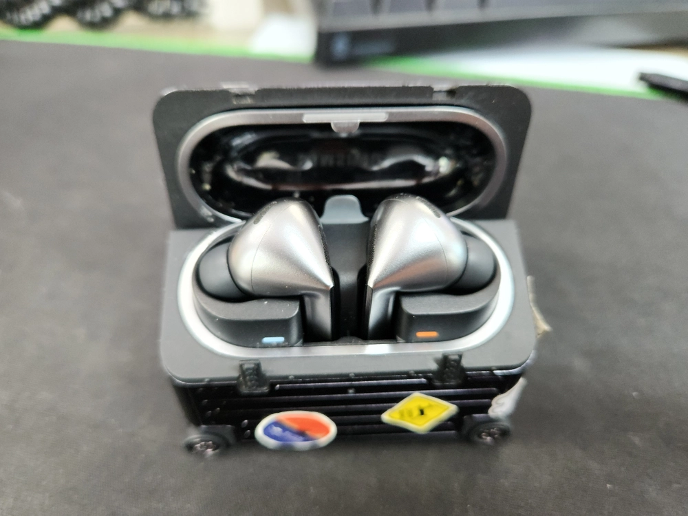 무선 이어폰 삼성 갤럭시 버즈3 프로(SM-R630N) 실버 판매합니다 이미지