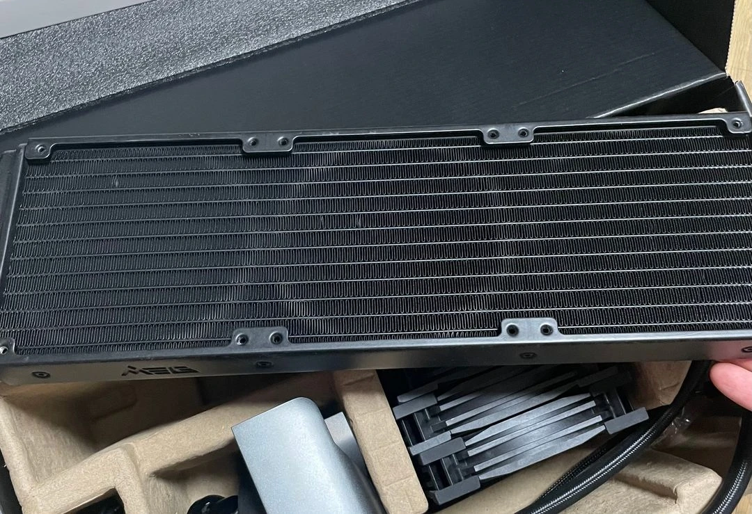 MSI MEG S360 수냉쿨러 이미지