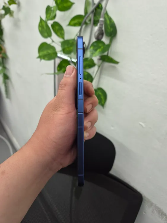 갤럭시 Z플립7 네이비 256G 이미지