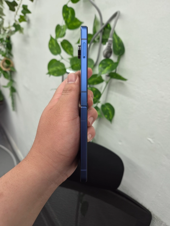 갤럭시 Z플립7 네이비 256G 이미지