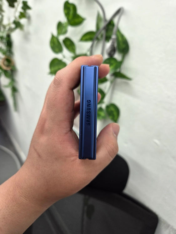 갤럭시 Z플립7 네이비 256G 이미지