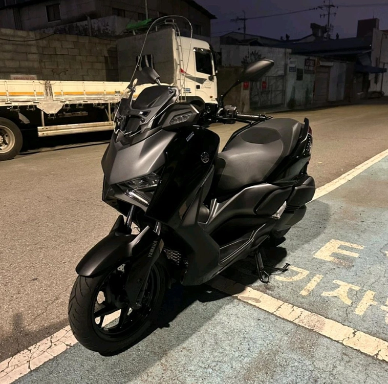 야마하 XMAX300 25년식 800키로대 신차급 이미지