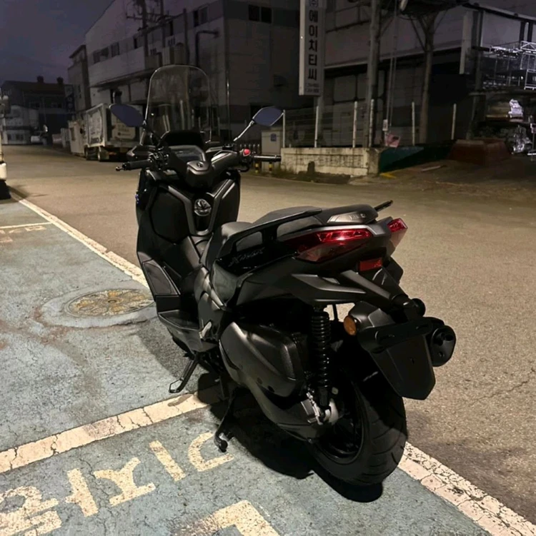 야마하 XMAX300 25년식 800키로대 신차급 이미지