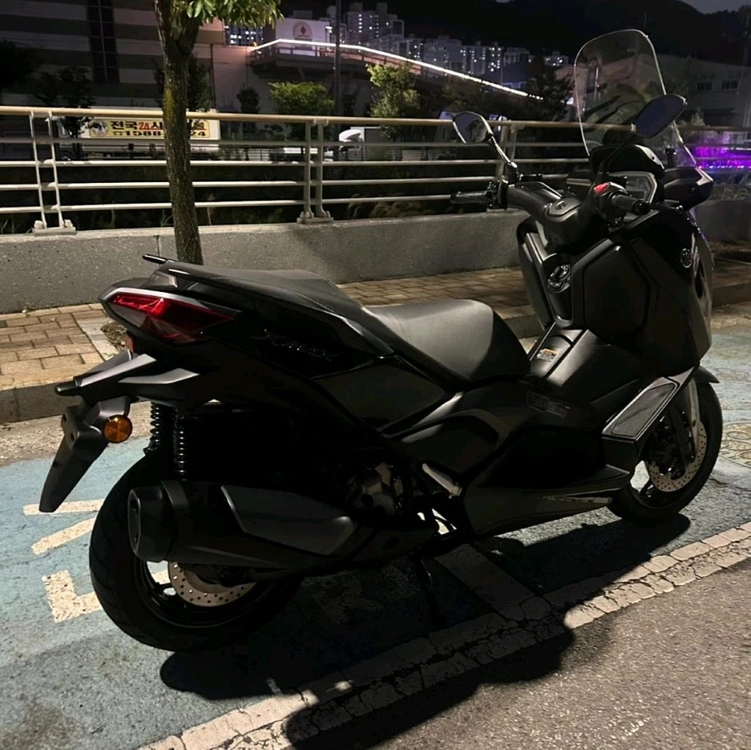 야마하 XMAX300 25년식 800키로대 신차급 이미지