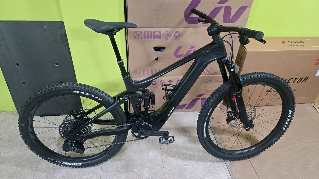 최상급 풀카본 MTB 전기자전거 227k 주행 이미지