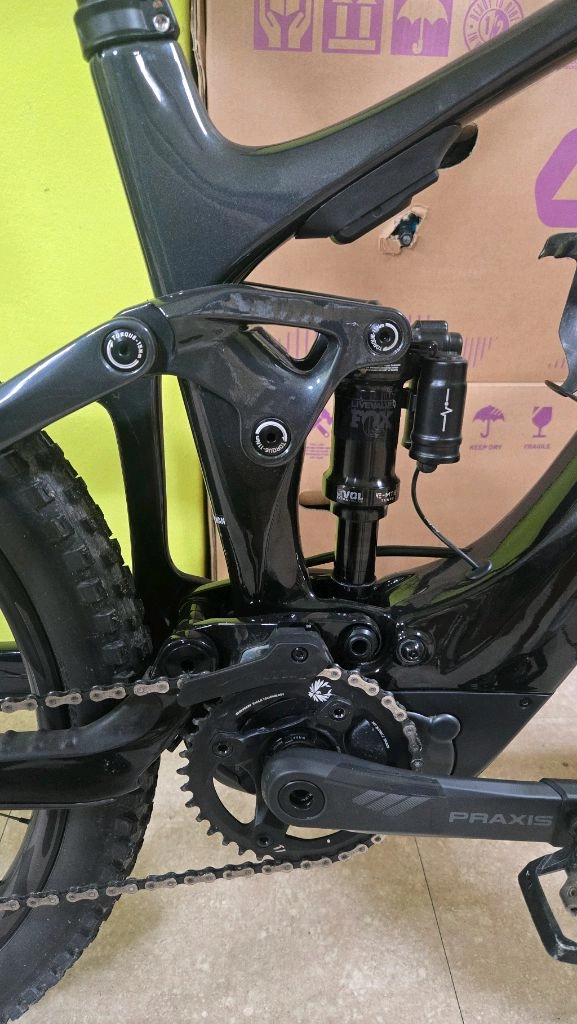 최상급 풀카본 MTB 전기자전거 227k 주행 이미지