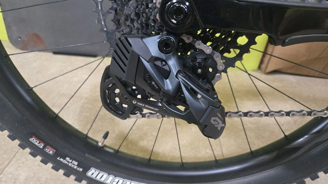 최상급 풀카본 MTB 전기자전거 227k 주행 이미지