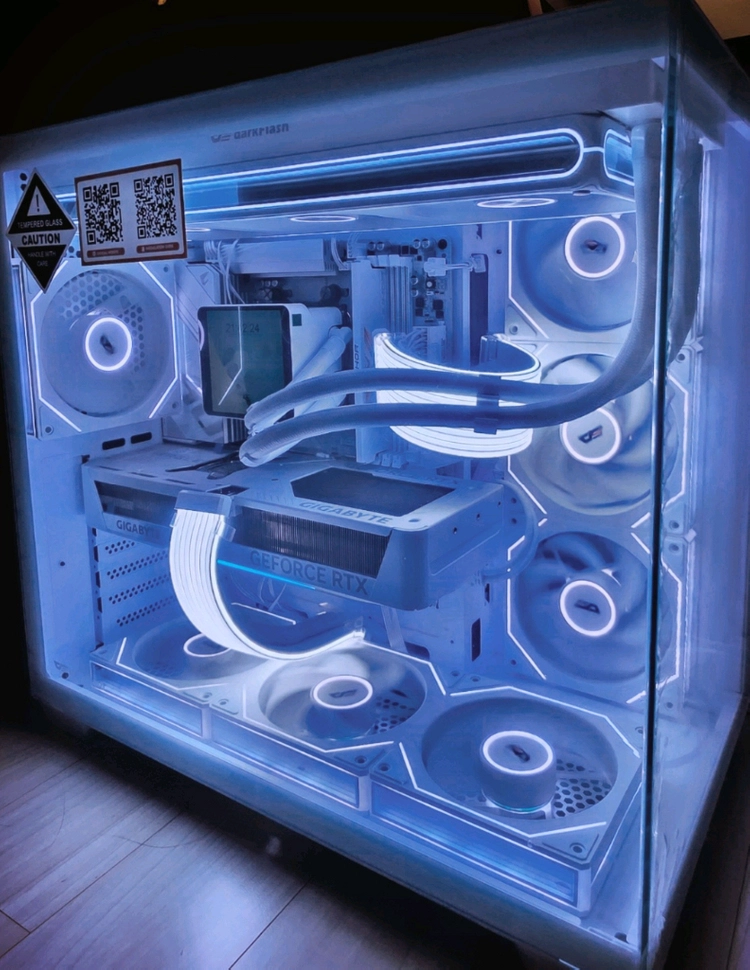 라이젠7 9800X3D RTX5080 화이트PC 팝니다 이미지