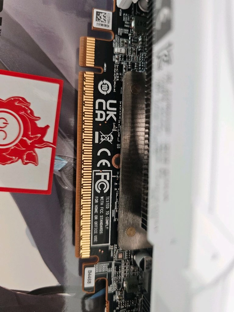 사파이어 RX 9070 XT PURE 그래픽카드 이미지