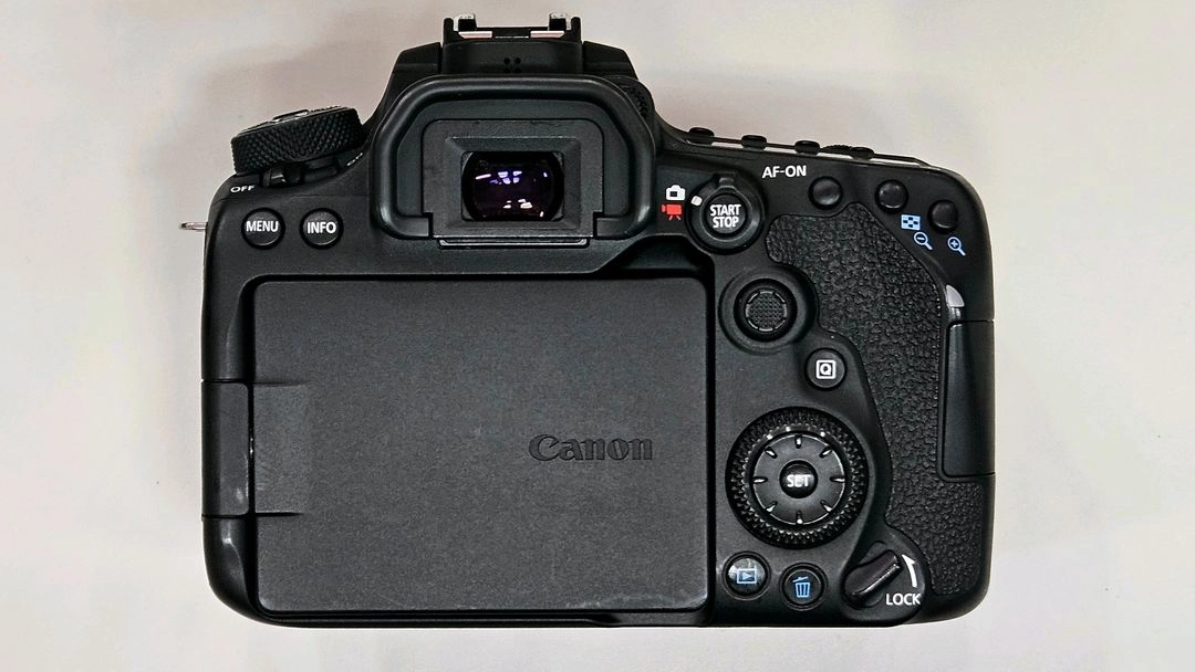 A급 > 캐논 90D 중급 가성비 크롭 Dslr 4K촬영 3200만화소 이미지