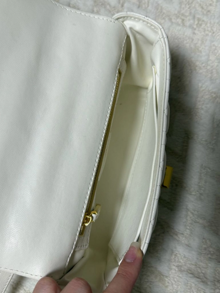 디올 카로백 화이트 금장 체인 숄더백 이미지
