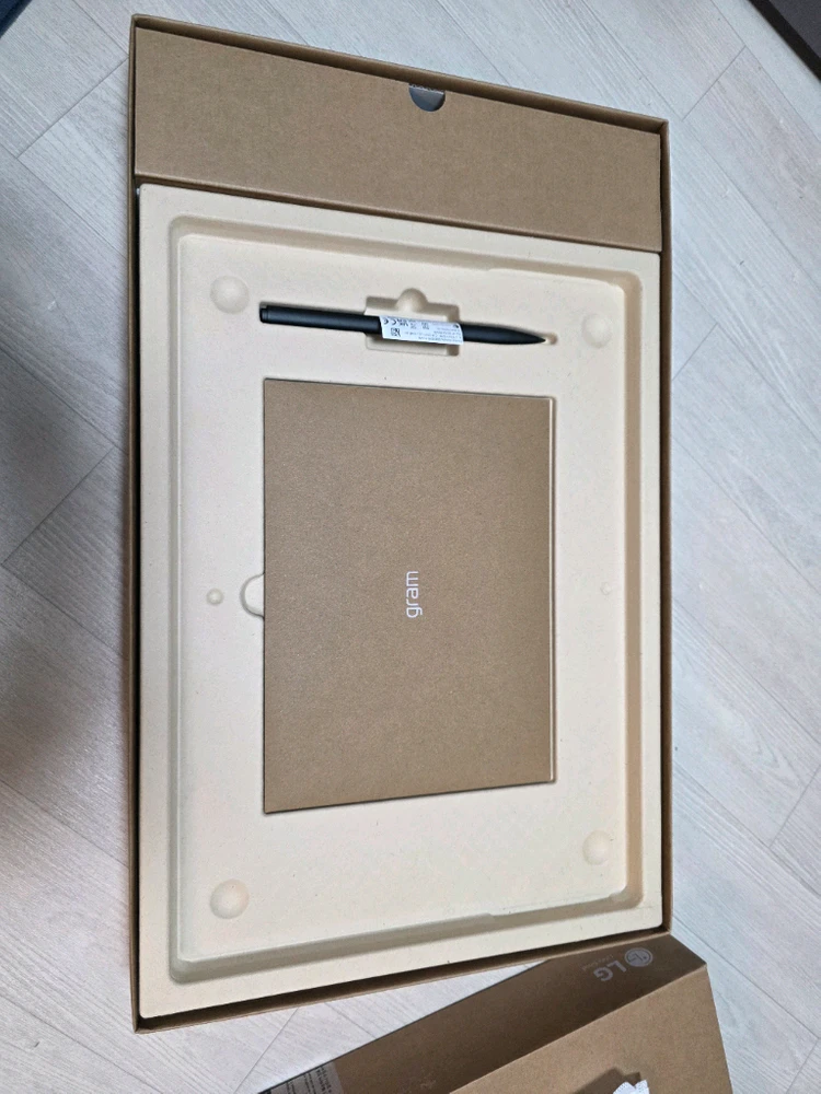 LG 그램 Pro 360 AI 16인치 노트북 이미지