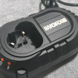 WORX 12V 레알마드리드 한정판 충전기 이미지