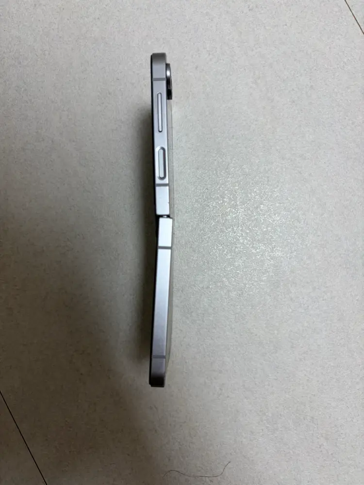 삼성 갤럭시 z플립 6실버 256GB 이미지