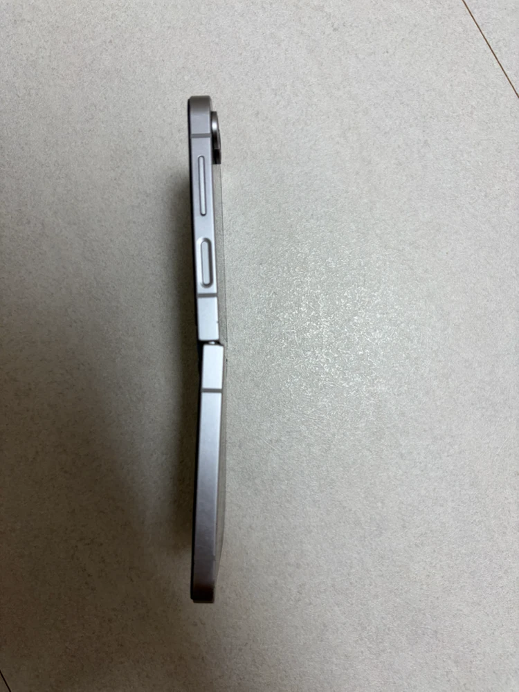 삼성 갤럭시 z플립 6실버 256GB 이미지