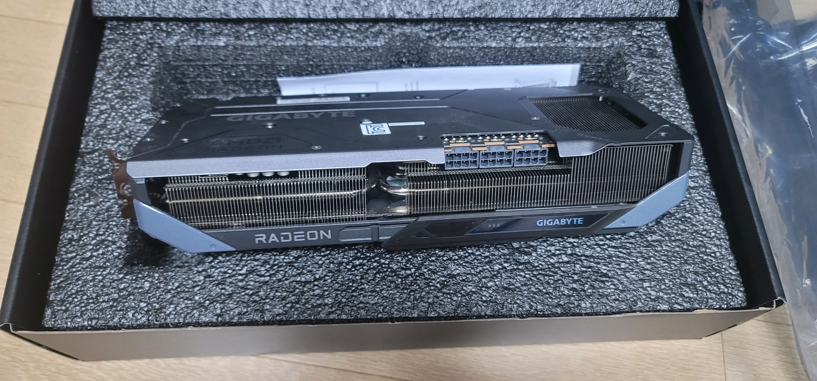 라데온 RX 9070 XT 그래픽카드 이미지