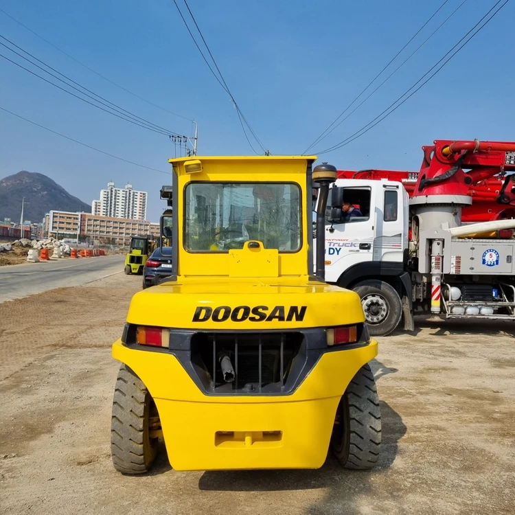 중고지게차 두산 7톤 자동발 디젤지게차 D70S 이미지